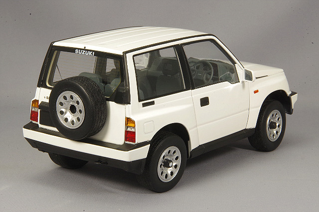 【最新入荷】 DORLOP(ドアロップ) ホワイト エスクード スズキ 1/18 ミニカー