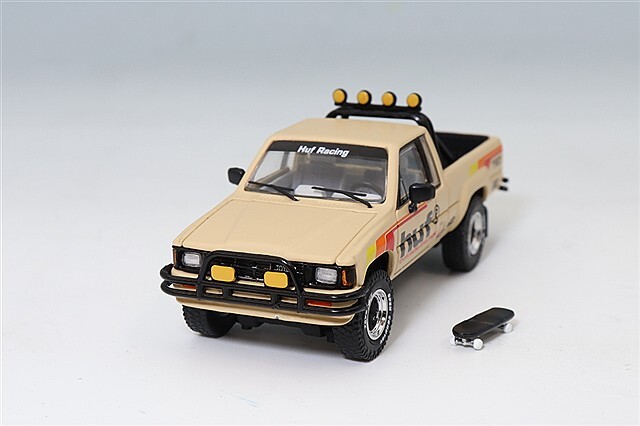 HUF x DiecastTalk特注】 GCD 1/64 トヨタ ハイラックス SR5 4X4