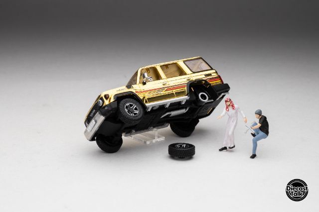 アラブ限定Ver.2 　トヨタ・ランドクルーザー70　ウィズ　フィギア Diecasttalk特注】 GCD 1/64 トヨタ ランドクルーザー 70 アラブ