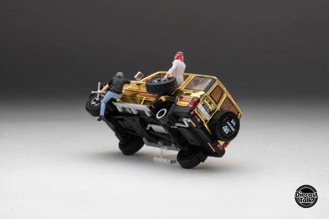アラブ限定Ver.2 　トヨタ・ランドクルーザー70　ウィズ　フィギア Diecasttalk特注】 GCD 1/64 トヨタ ランドクルーザー 70 アラブ