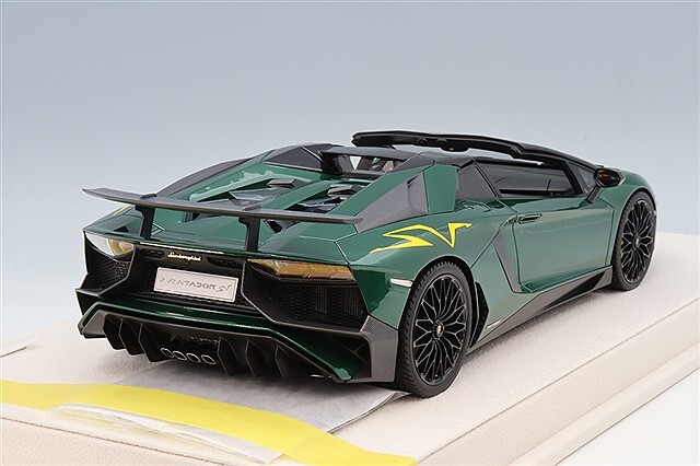 アイドロン 1/18 ランボルギーニ アヴェンタドール LP750-4 SV