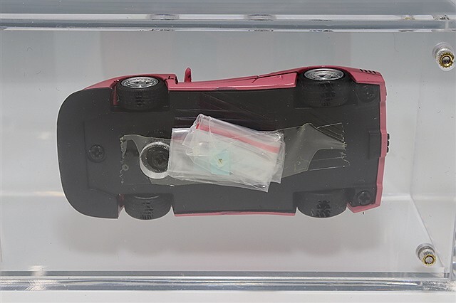 1/64 DMH フェラーリ　F40 GTE ピンク PGM】1/64 Ferrari F40（ピンク）回転ディスプレイ付