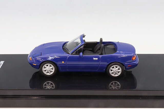 MOTORHELIX 1/64 マツダ ユーノス ロードスター (NA) 右ハンドル