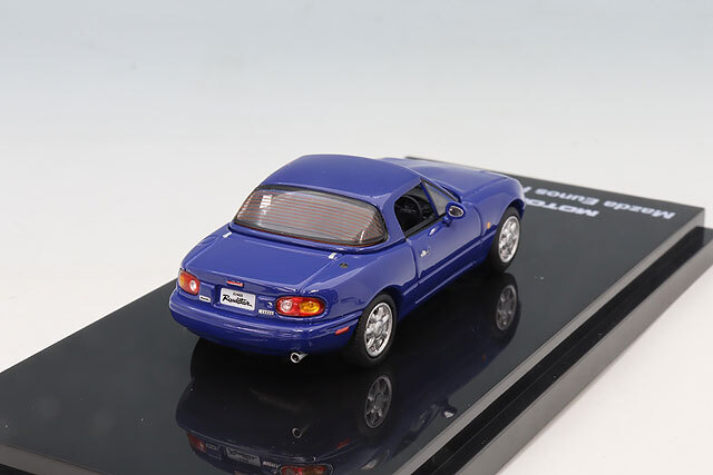 MOTORHELIX 1/64 マツダ ユーノス ロードスター (NA) 右ハンドル