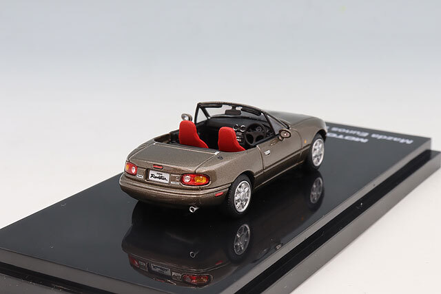MOTORHELIX 1/64 マツダ ユーノス ロードスター (NA) 右ハンドル