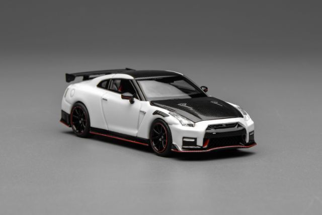 モーターヘリックス　日産 GT-R R35 T-Spec 1/18 ホワイト モーターヘリックス 日産 GT-R R35 T-Spec 1/18 ホワイト 1/18