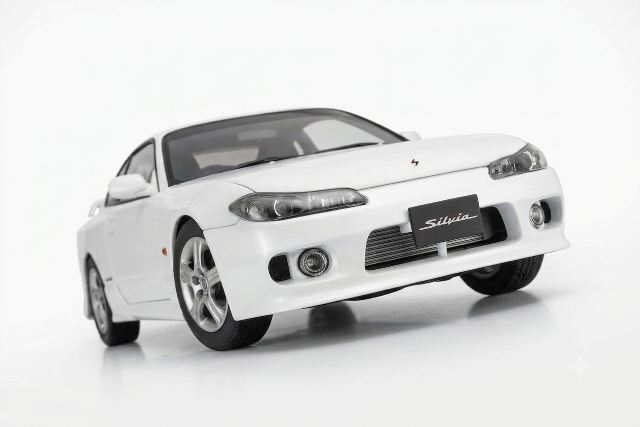 EBBRO　ニッサン　シルビア　スペックR　 S15　1999　白 ☆予約品☆ モーターヘリックス 1/18 ニッサン シルビア S15 スペックR