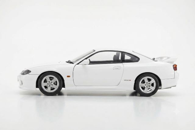 ☆予約品☆ モーターヘリックス 1/18 ニッサン シルビア S15 スペックR