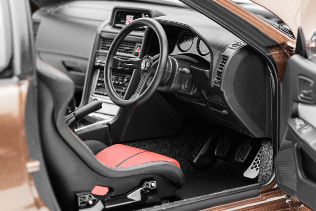 MOTORHELIX 1/18 日産 スカイライン GT-R (R34) カスタマイズVer