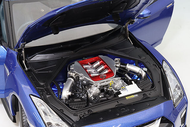 MOTORHELIX 1/18 日産 GT-R (R35) トラックエディション Engineered By