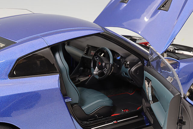 MOTORHELIX 1/18 日産 GT-R (R35) トラックエディション Engineered By