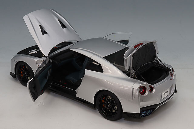 MOTORHELIX 1/18 日産 GT-R (R35) トラックエディション Engineered By