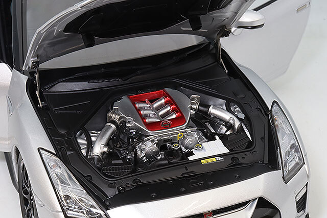 MOTORHELIX 1/18 日産 GT-R (R35) トラックエディション Engineered By
