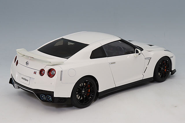 MOTORHELIX 1/18 日産 GT-R (R35) トラックエディション Engineered By