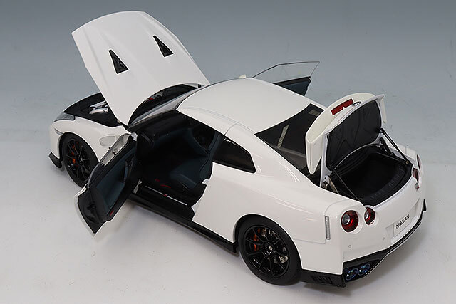MOTORHELIX 1/18 日産 GT-R (R35) トラックエディション Engineered By