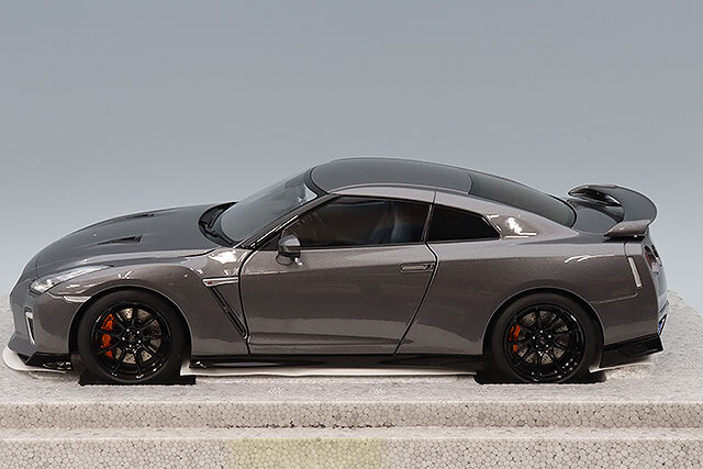 MOTORHELIX 1/18 日産 GT-R (R35) トラックエディション