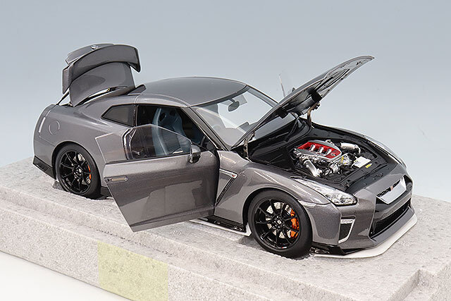 MOTORHELIX 1/18 日産 GT-R (R35) トラックエディション エンジニ