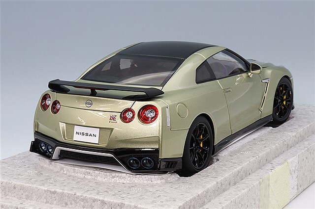MOTORHELIX 1/18 日産 GT-R (R35) トラックエディション