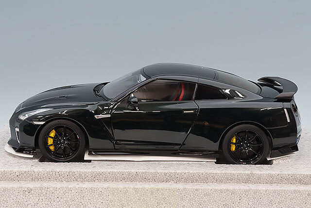 MOTORHELIX 1/18 日産 GT-R (R35) トラックエディション Engineered by