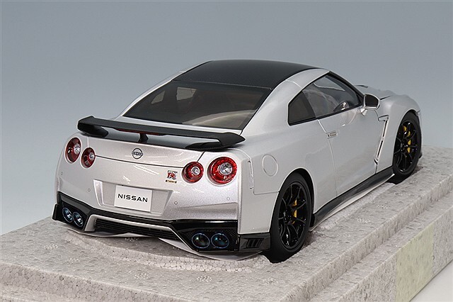 MOTORHELIX 1/18 日産 GT-R (R35) トラックエディション