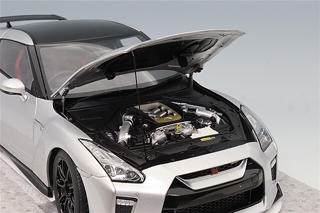 ファースト18 1/18 R35GT-R 2017(シルバー)カスタム ファースト18 1/18 日産 R35 GT-R 2017 アルティメイトメタル