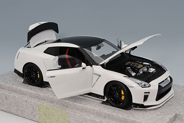 【特価！】日産 GT-R ホワイト 1/18 京商 R35 送料無料 京商 ミニカー | 京商 サムライ 1/18 日産 GT-R 2020 限定 700個
