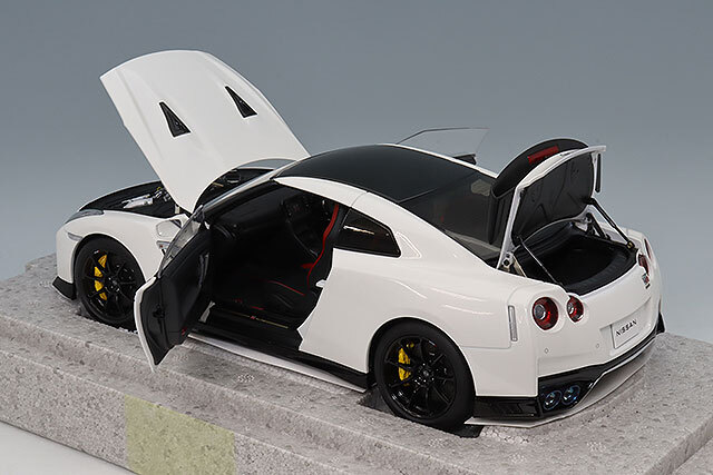 MOTORHELIX 1/18 日産 GT-R (R35) トラックエディション