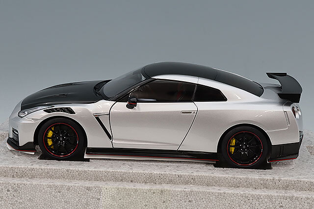 MOTORHELIX 1/18 日産 GT-R ニスモ (R35) スペシャルエディション 2022