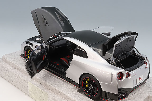 MOTORHELIX 1/18 日産 GT-R ニスモ (R35) スペシャルエディション 2022