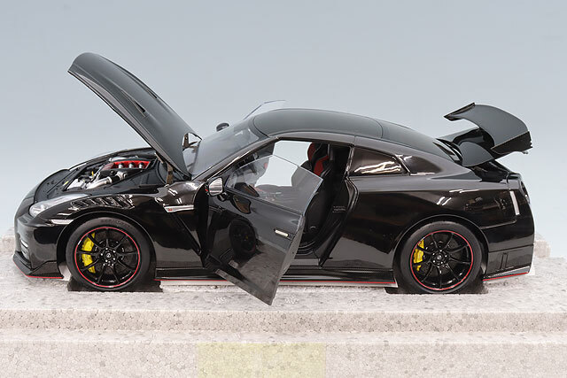 MOTORHELIX 1/18 日産 GT-R ニスモ (R35) スペシャルエディション 2022