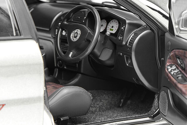 MOTORHELIX 1/18 三菱 ランサー エボリューション IV スティール