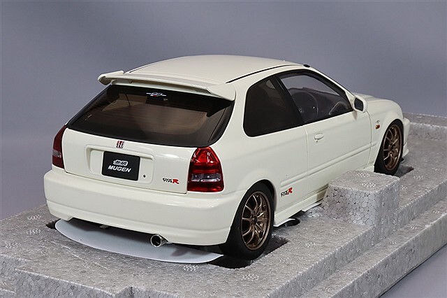 MOTORHELIX 1/18 ホンダ シビック タイプR (EK9) 無限