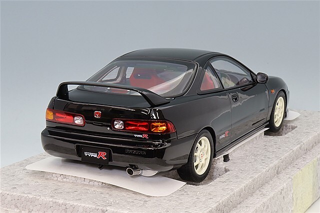 MOTORHELIX 1/18 ホンダ インテグラ タイプR (DC2) 前期型 フラメンコ