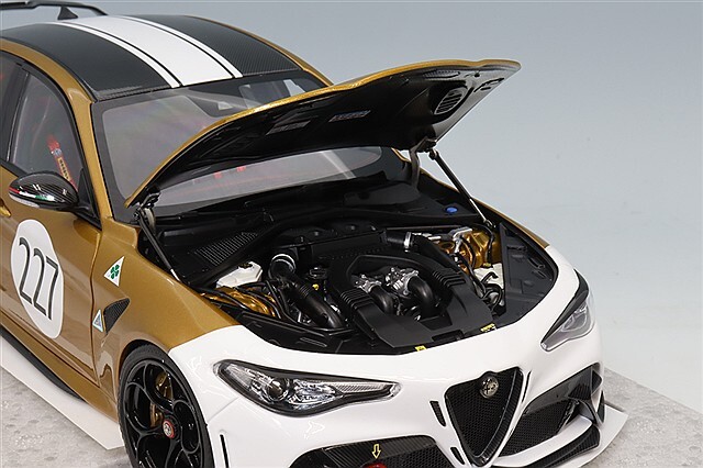 MOTORHELIX 1/18 アルファロメオ GTAm GT オークラゴールド