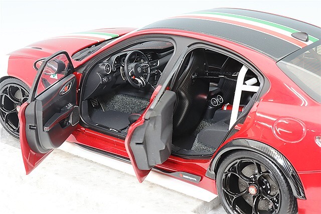 MOTORHELIX 1/18 アルファロメオ ジュリア GTAm #69 レッド ツートン