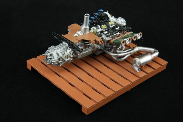 ☆予約品☆ MOTORHELIX 1/18 マツダ R26B ロータリー エンジン（787B