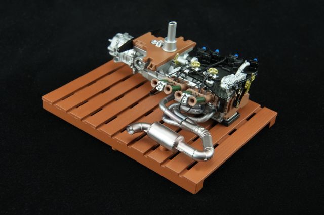 ☆予約品☆ MOTORHELIX 1/18 マツダ R26B ロータリー エンジン（787B