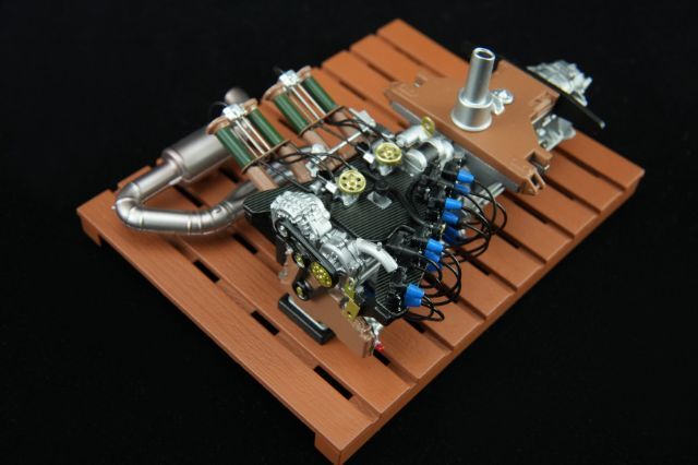 ☆予約品☆ MOTORHELIX 1/18 マツダ R26B ロータリー エンジン（787B