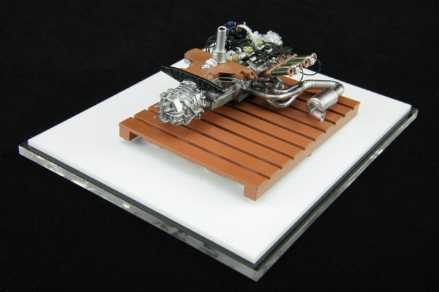☆予約品☆ MOTORHELIX 1/18 マツダ R26B ロータリー エンジン（787B