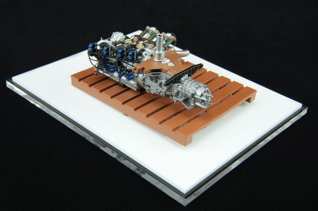 ☆予約品☆ MOTORHELIX 1/18 マツダ R26B ロータリー エンジン（787B