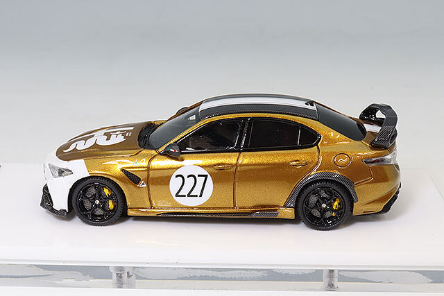 MOTORHELIX 1/64 アルファロメオ ジュリア GTAm オークラ GT ゴールド