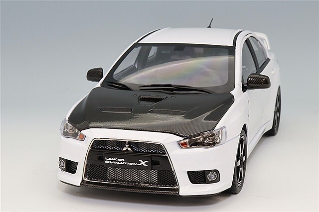 VIAT MODEL 1/18 三菱 ランサー エボリューションX ホワイト/カーボン