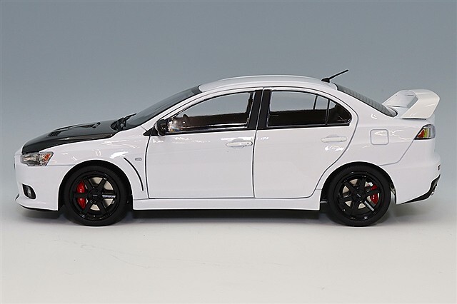 101-106 VIAT 1/18 三菱 ランサー エボリューション X VIAT MODEL 1/18 三菱 ランサー エボリューションX ホワイト/カーボン