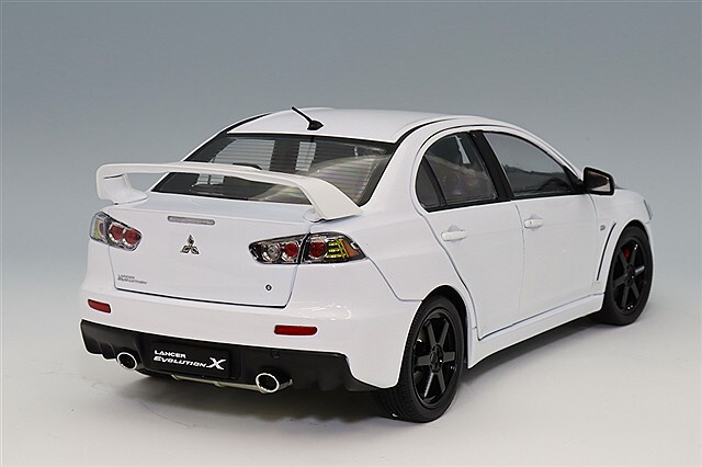 101-106 VIAT 1/18 三菱 ランサー エボリューション X VIAT MODEL 1/18 三菱 ランサー エボリューションX ホワイト/カーボン