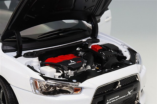 VIAT MODEL 1/18 三菱 ランサー エボリューションX ホワイト/カーボン