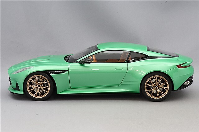Xiaoguang Model 1/18 アストンマーティン db12 XiaoGuang MODEL 1/18 アストンマーティン DB12 2024 グリーン