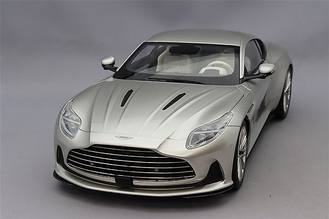 XiaoGuang MODEL 1/18 アストンマーティン DB12 2024 シルバー