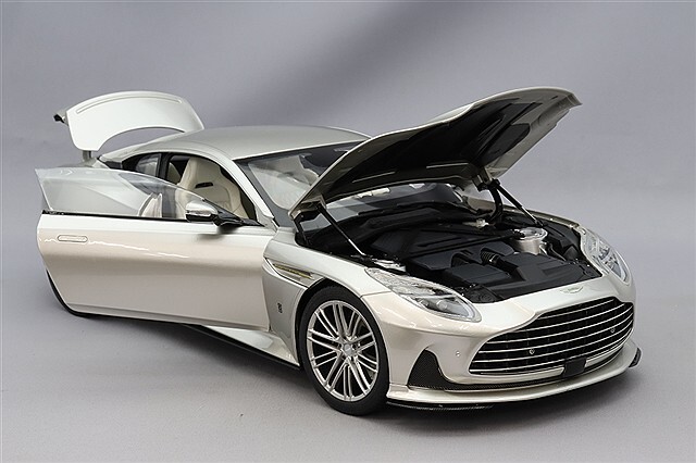 アストンマーティン　エマージェンシーキット ASTON MARTIN Official accessory ~エマージェンシーキット~ | M