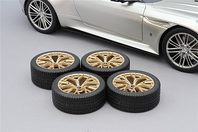 アストンマーティン ミニカー 1/18 アストンマーチン DB12 MOTORHELIX ASTON MARTIN