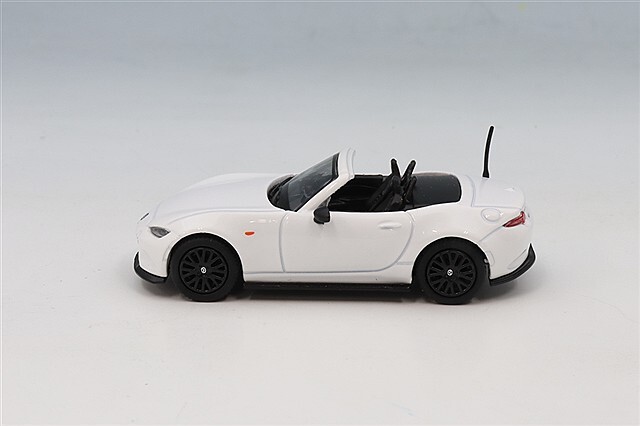 GCD x エンチェリー 1/64 マツダ MX-5 ロードスター ホワイト (左ハンドル)